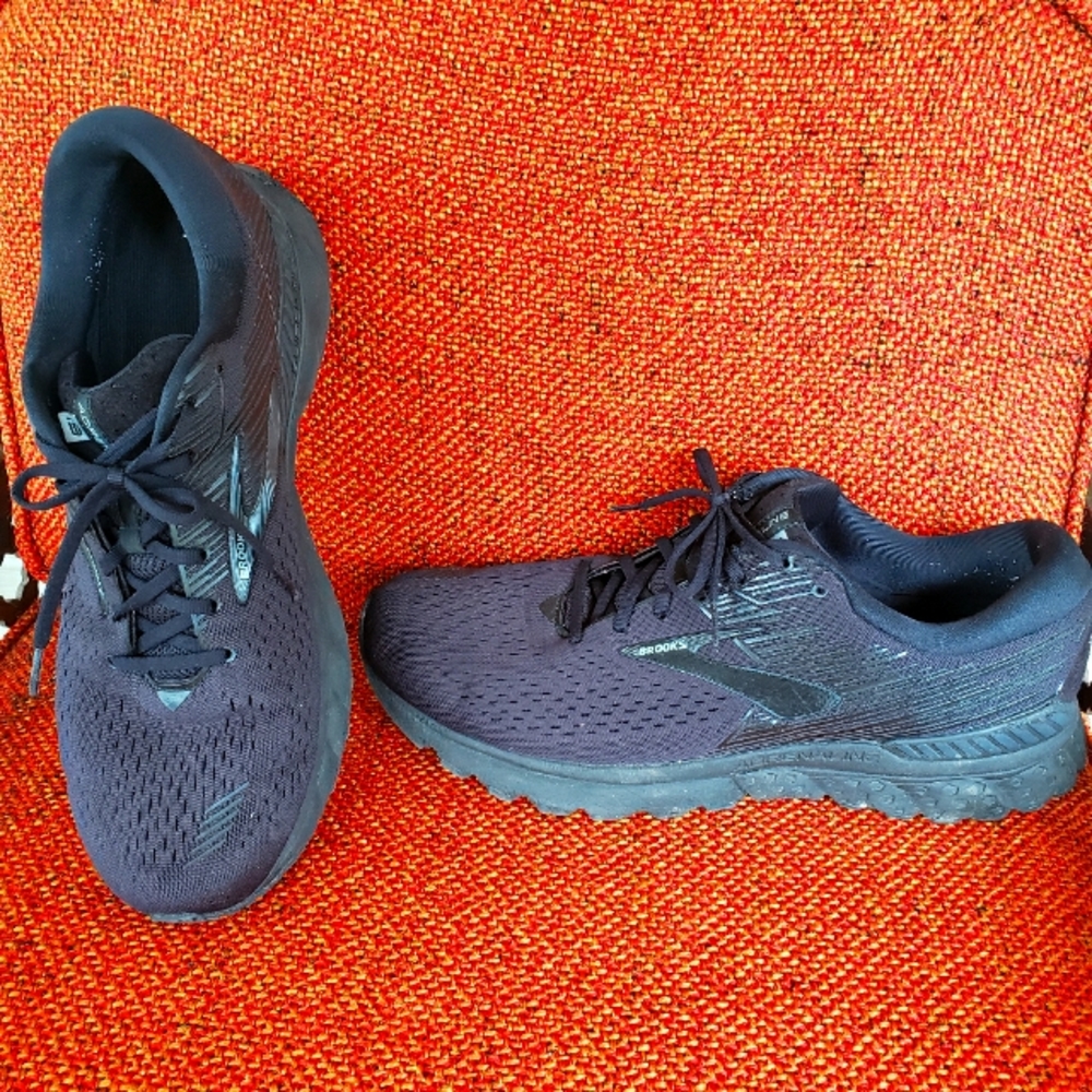 Brooks Adrenaline 19 size 15 wide